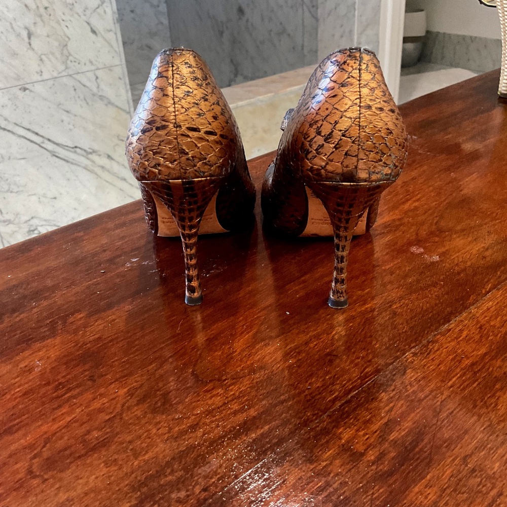 Women’s heels size 6